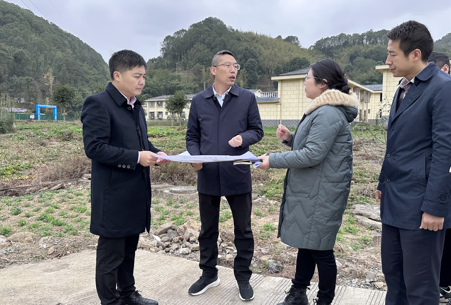 杜伟到梅硐镇龙头镇调研