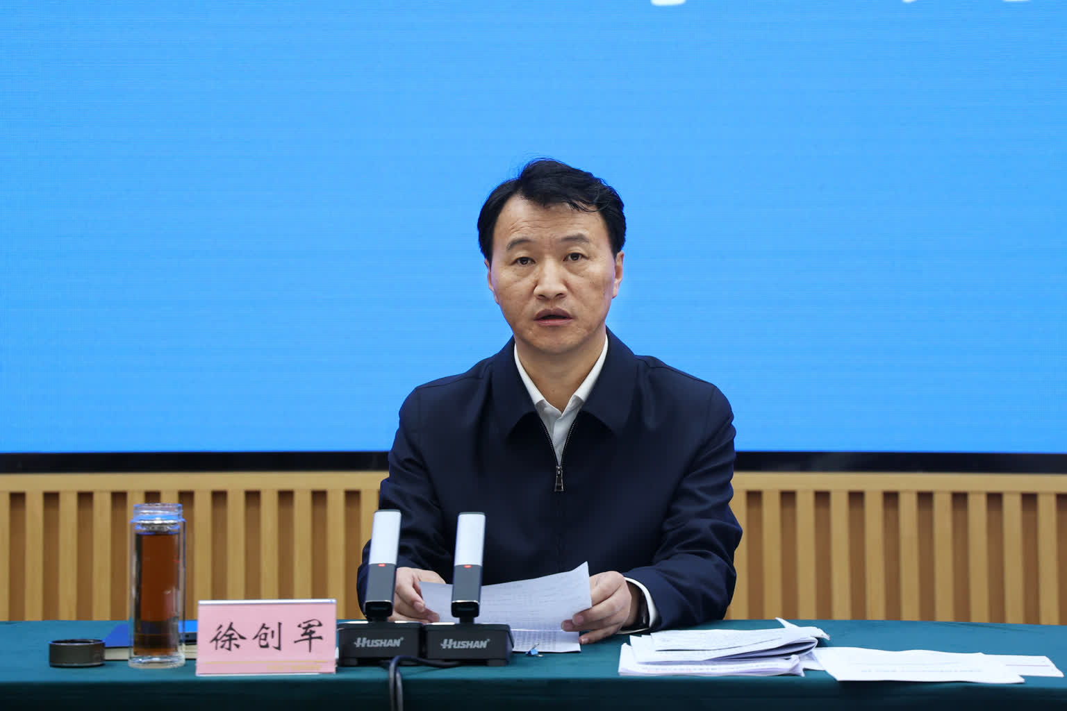 徐创军指出,产业集聚区建设是推动产业升级,促进经济增长的重要举措.